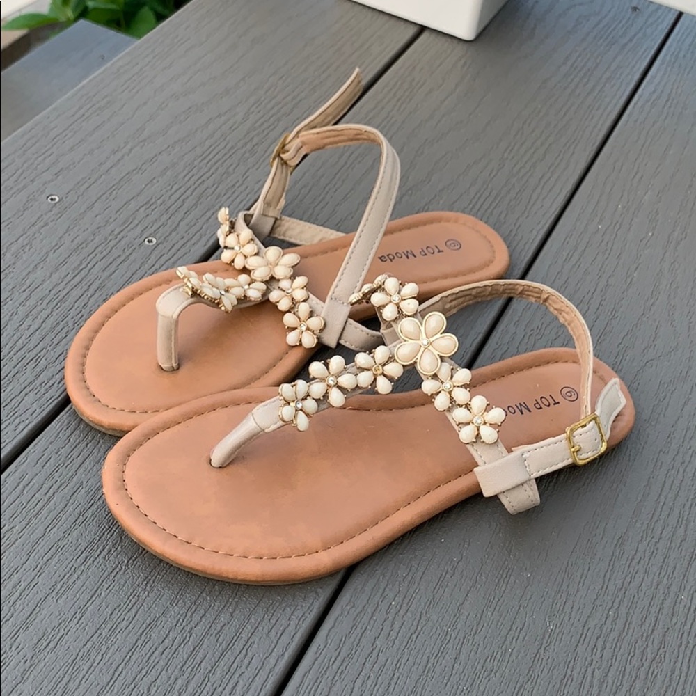 Strap Sandals with flower jewel details